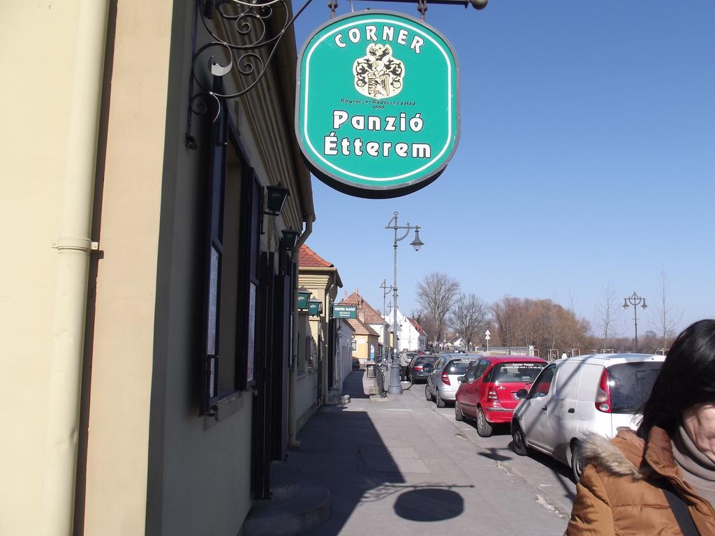 Corner Panzio Hotel Сентендре Екстериор снимка